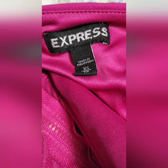 Express Crop Tee - Picture 5 of 10